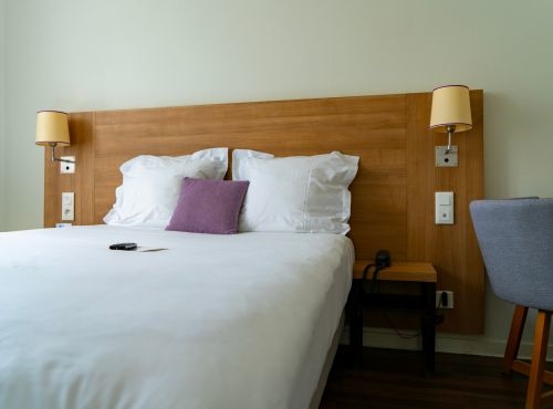 SINGLE ROOM